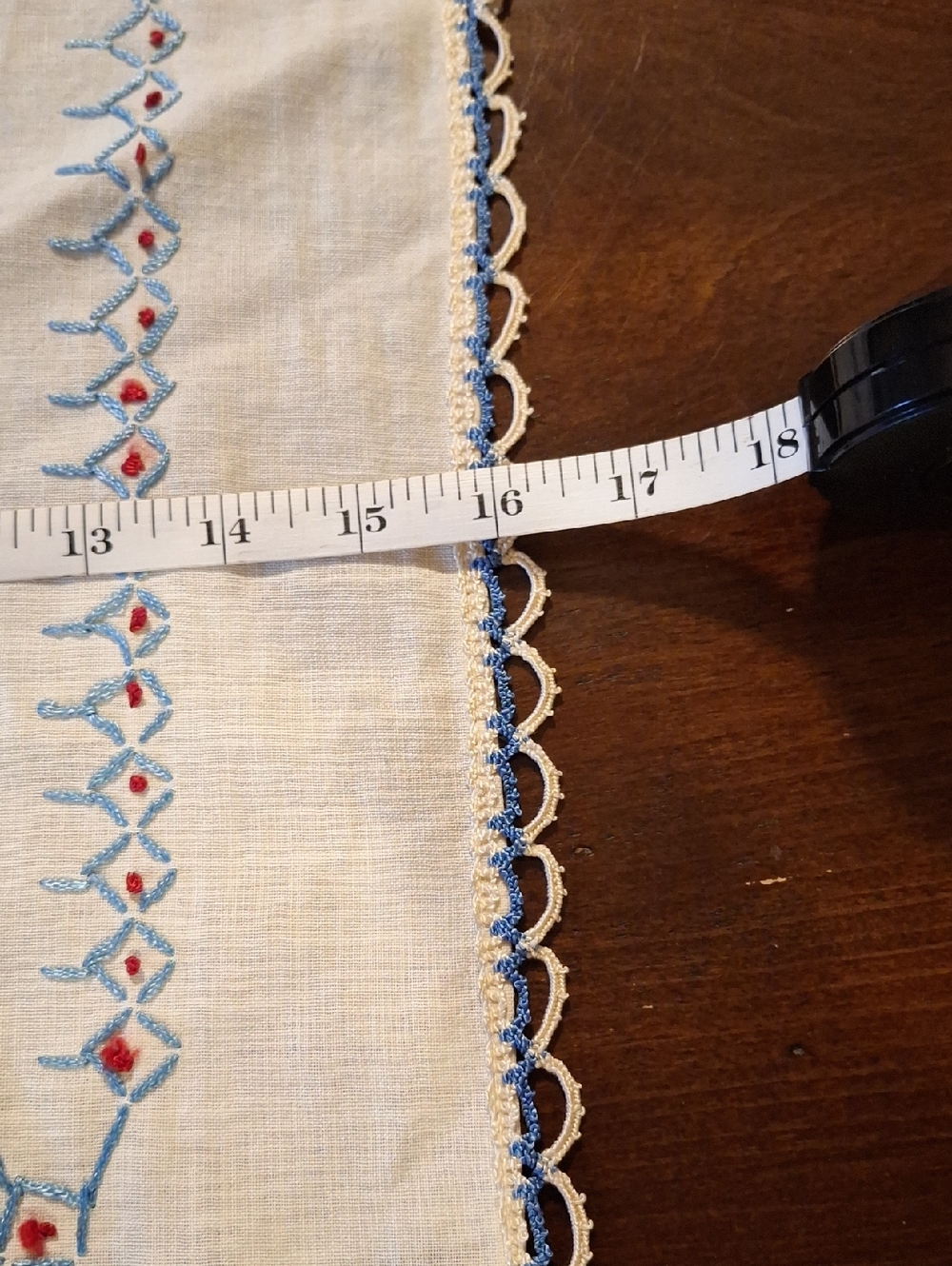 Vintage Hand Embroidered Table Runner in Cream and Yellow. Beautiful Detail - Picture 5 of 5